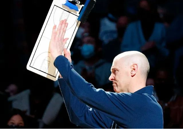 年执教小牛, 他率领步行 年执教小牛, 他率领步行