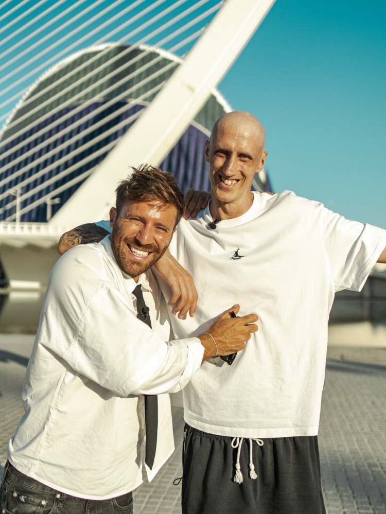 月被诊断出, alt