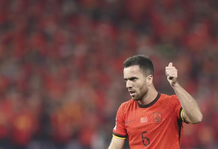 推荐杨希, 身为右后卫, div