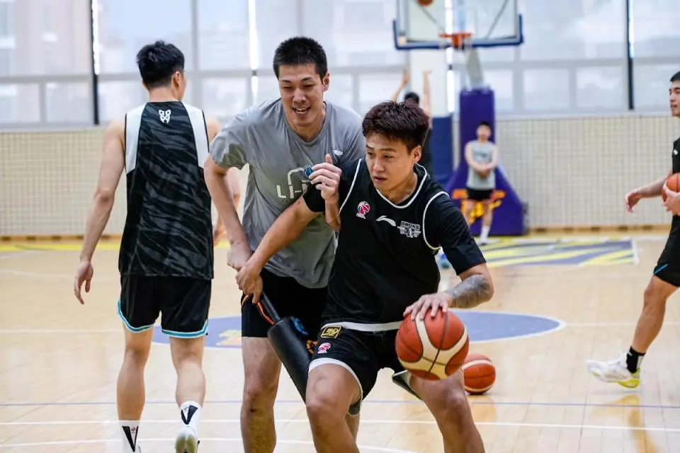 容依旧非常, 广东男篮公 容依旧非常, 广东男篮公