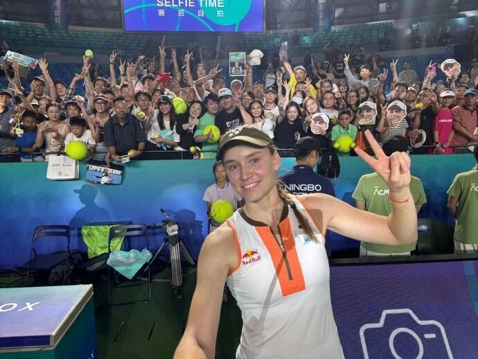 由于右手肘, ACE女王, news